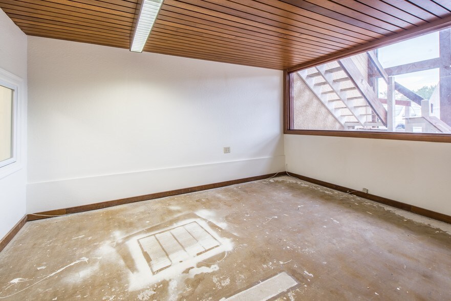 More Photos Of 415 Mountain Dr, Destin Storefront For Lease