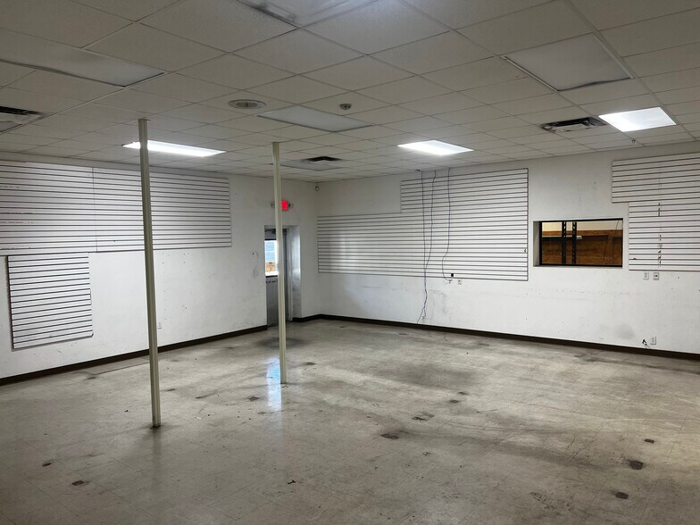 More Photos Of 3661 S Pine Ave, Ocala Flex For Lease