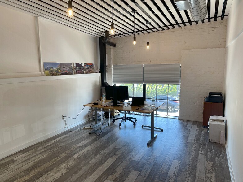 More Photos Of 2295 San Pablo Ave, Berkeley Showroom For Lease