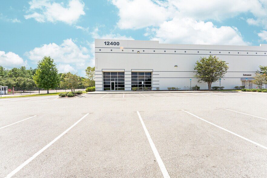 More Photos Of 12400 Presidents Ct, Jacksonville Warehouse For Lease