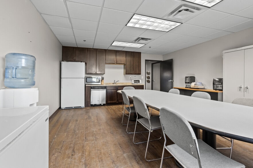 More Photos Of 3820 37 Ave S, Fargo Manufacturing For Sale