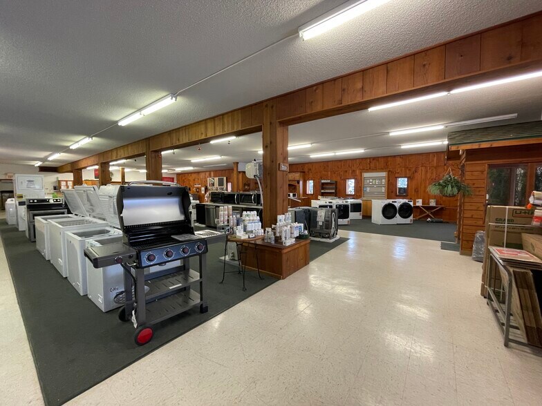 More Photos Of 16288 W Stress Rd, Hayward Showroom For Sale