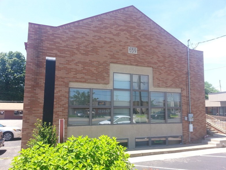 Primary Photo Of 629-639 Eastern Blvd, Clarksville Medical For Lease
