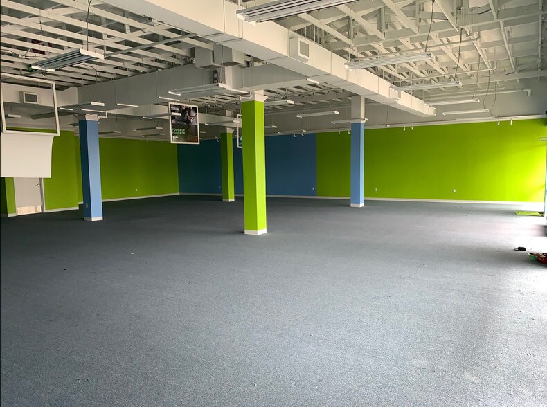 More Photos Of 1335 E Whitestone Blvd, Cedar Park Freestanding For Lease