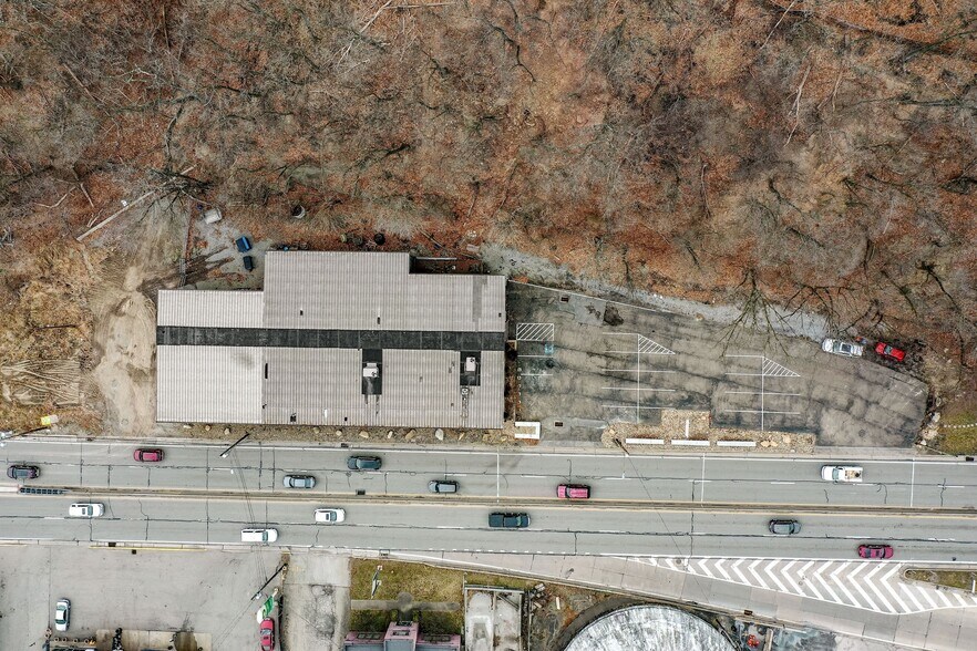 More Photos Of 921 Saw Mill Run Blvd, Pittsburgh Light Distribution For Sale