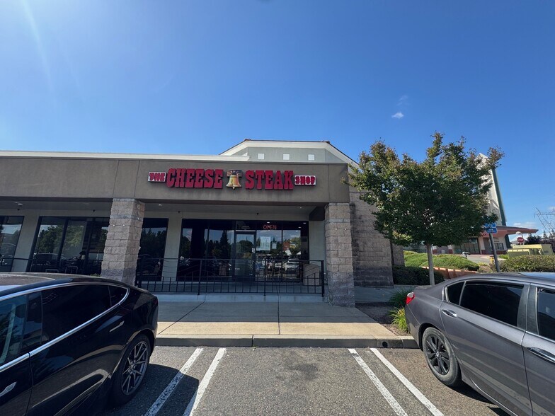 More Photos Of 1563 Eureka Rd, Roseville Restaurant For Lease