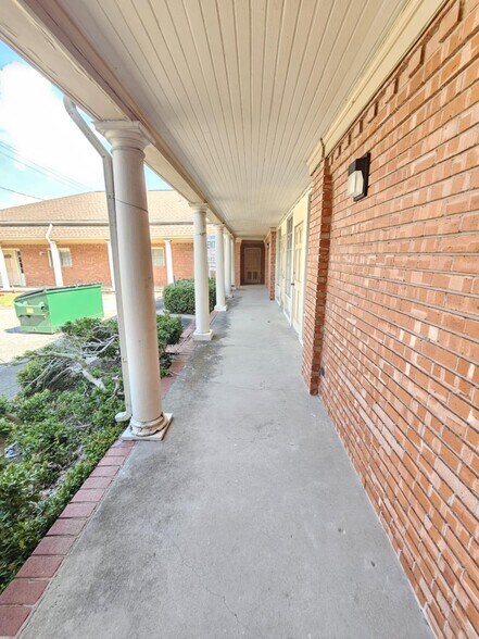 More Photos Of 1027 Main St, Pasadena Medical For Sale