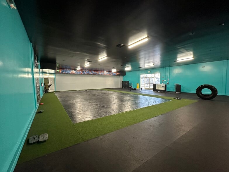 More Photos Of 509-523 E Rosecrans Ave, Compton Storefront Retail Office For Sale