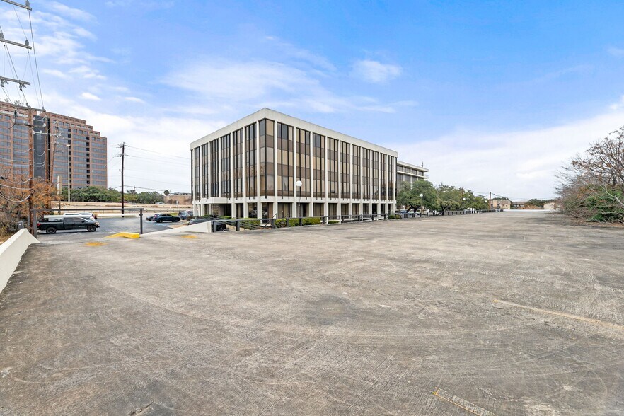 More Photos Of 1802 NE Loop 410, San Antonio Office For Sale