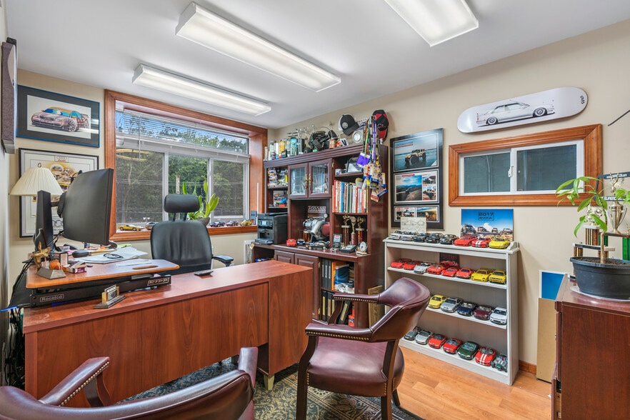 More Photos Of 574 Industrial Loop, Staten Island Warehouse For Sale