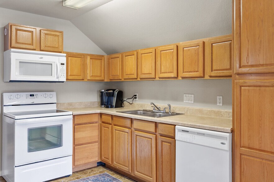 More Photos Of 4607 R O Dr, Spicewood Lodge Meeting Hall For Sale