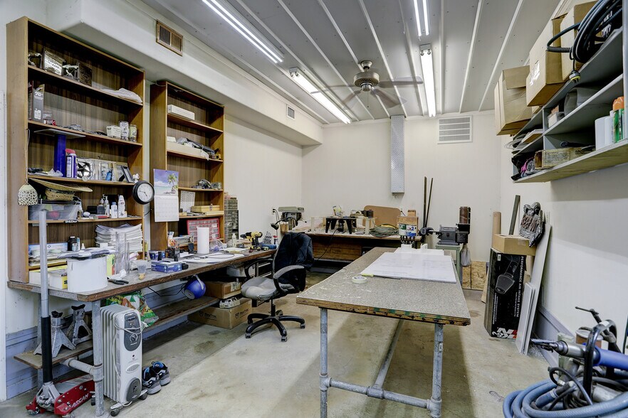 More Photos Of 15525B County Road 48, Rosharon Warehouse For Lease