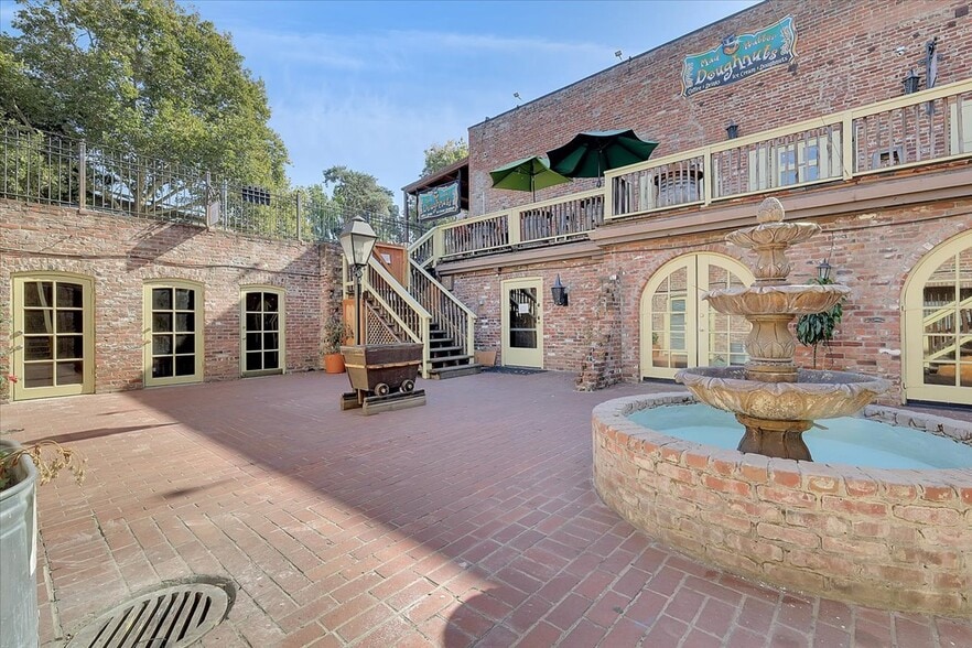 More Photos Of 900-906 2nd St, Sacramento Restaurant For Lease