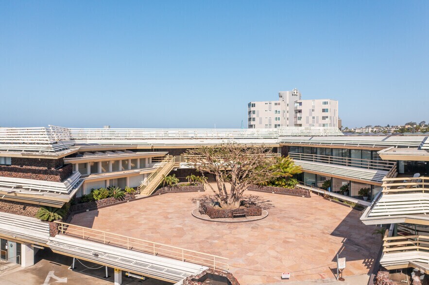 More Photos Of 2901 W Coast Hwy, Newport Beach Office For Lease