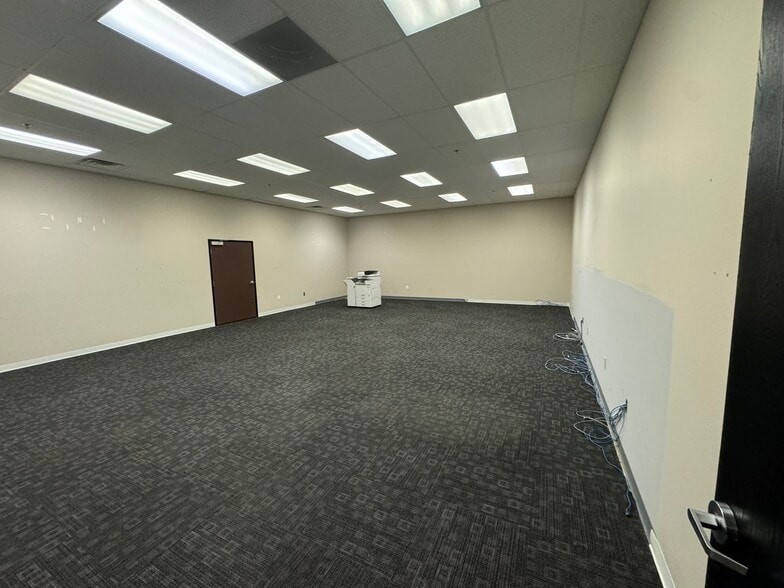 More Photos Of 2057 E Maule Ave, Las Vegas Warehouse For Lease
