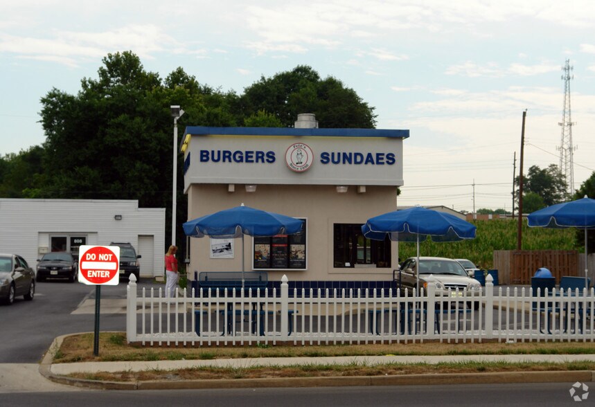 Primary Photo Of 812 Frederick St, Hagerstown Fast Food For Lease