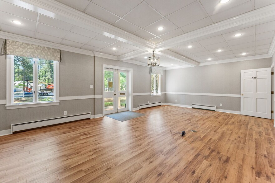 More Photos Of 678 Rappahannock Dr, White Stone Office For Sale