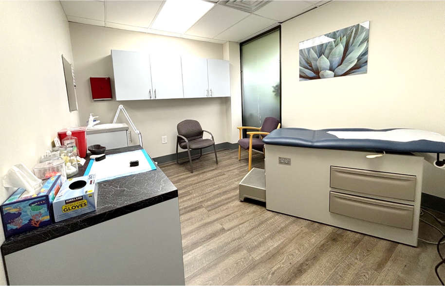 More Photos Of 30000 Orchard Lake Rd, Farmington Medical For Lease