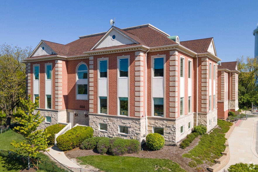 More Photos Of 1111 E Warrenville Rd, Naperville Office For Lease