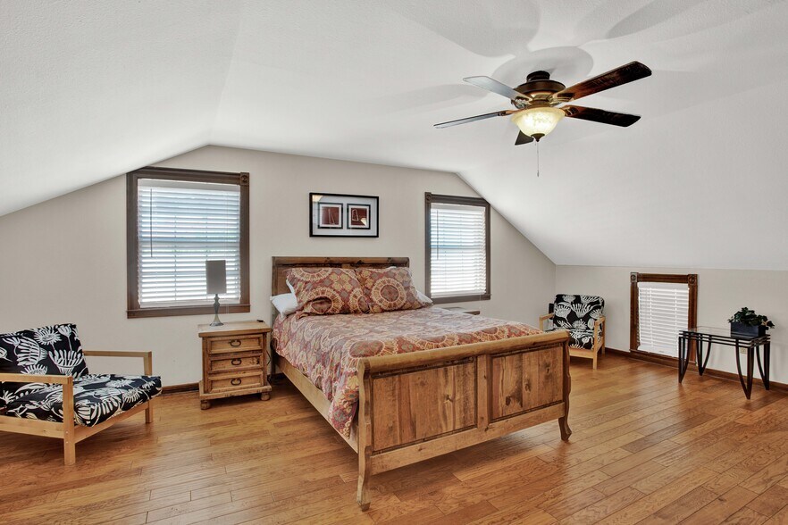 More Photos Of 10207 E Hwy 290, Fredericksburg Freestanding For Sale