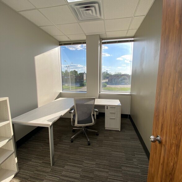 More Photos Of 3029 S Sherwood Forest Blvd, Baton Rouge Office For Sale