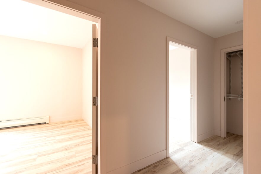 More Photos Of 166 Albany Ave, Kingston Medical For Lease