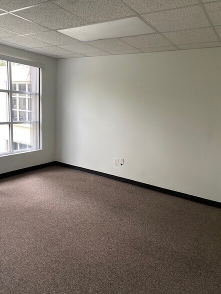 More Photos Of 12900-12940 SW 133rd Ct, Miami Office Residential For Lease