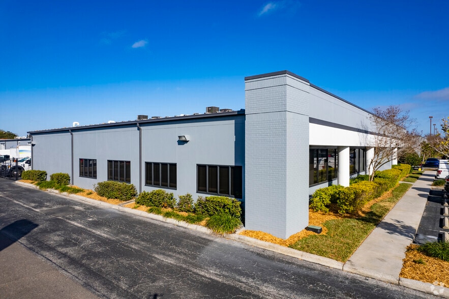 More Photos Of 5471 W Waters Ave, Tampa Flex For Lease