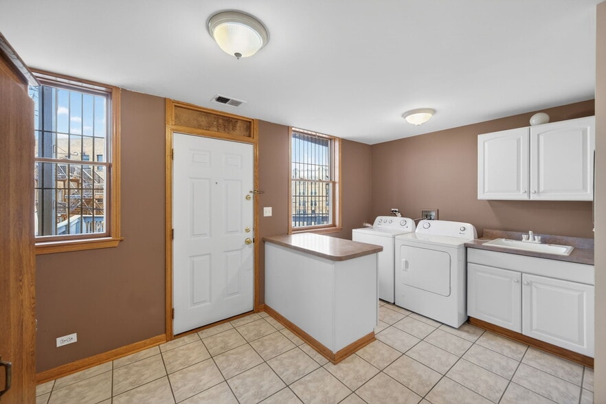 More Photos Of 4369 N Elston Ave, Chicago Specialty For Sale