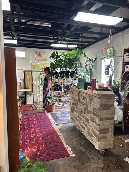 More Photos Of 347-349 N Cherry Ln, Fort Worth General Retail For Sale