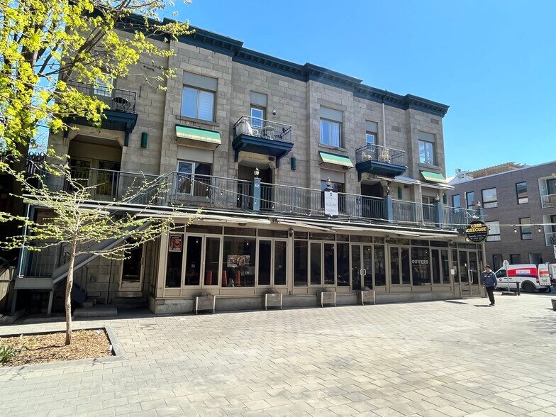 More Photos Of 200-216 Rue Prince-Arthur EST, Montréal Storefront Retail Residential For Lease