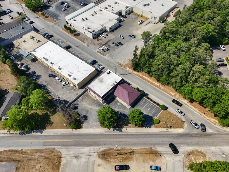 More Photos Of 117 Park Rd, Lexington Showroom For Sale
