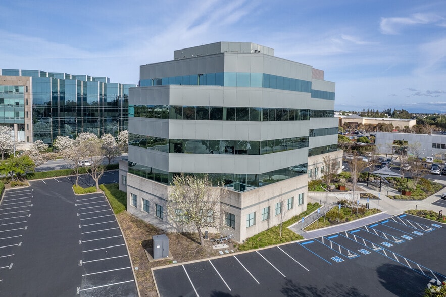 More Photos Of 999 Baker Way, San Mateo Research And Development For Lease