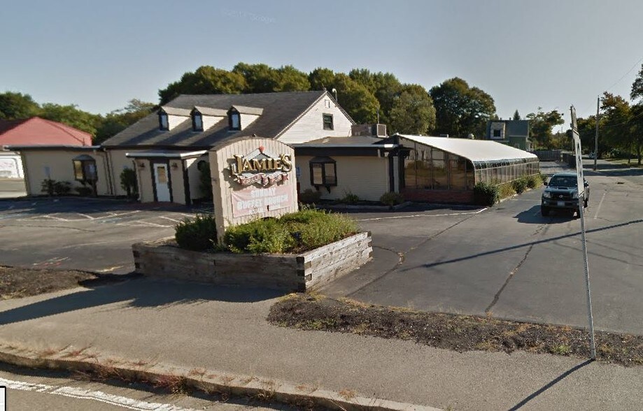 More Photos Of 769 Bedford St, Whitman Restaurant For Lease