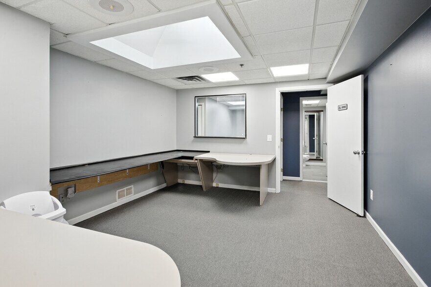 More Photos Of 4800 Joslyn Rd, Lake Orion Light Manufacturing For Sale