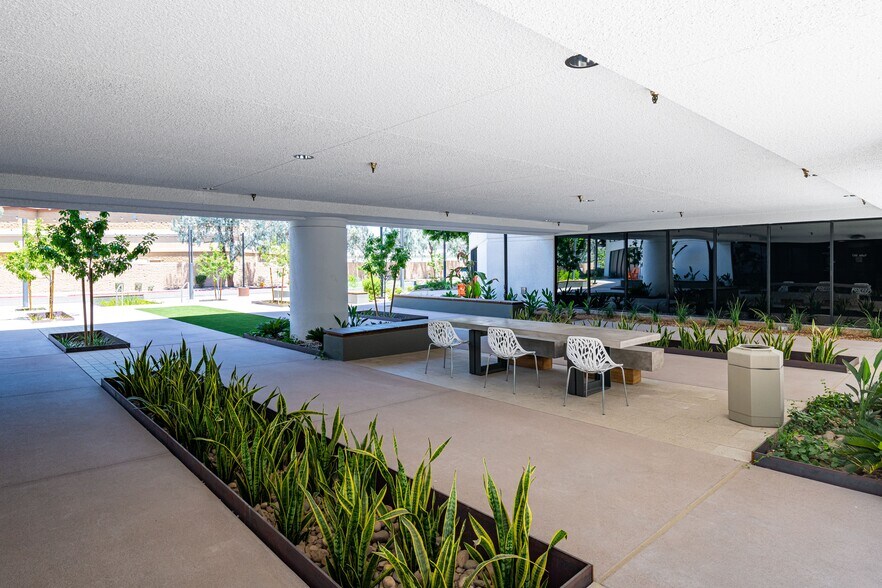 More Photos Of 1661 E Camelback Rd, Phoenix Office For Lease