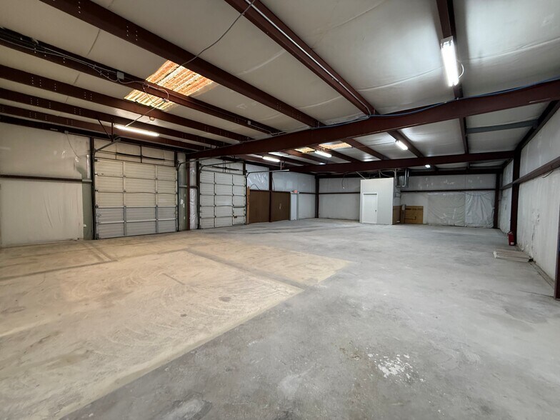 More Photos Of 104-A Commerce Pl, Goose Creek Flex For Lease