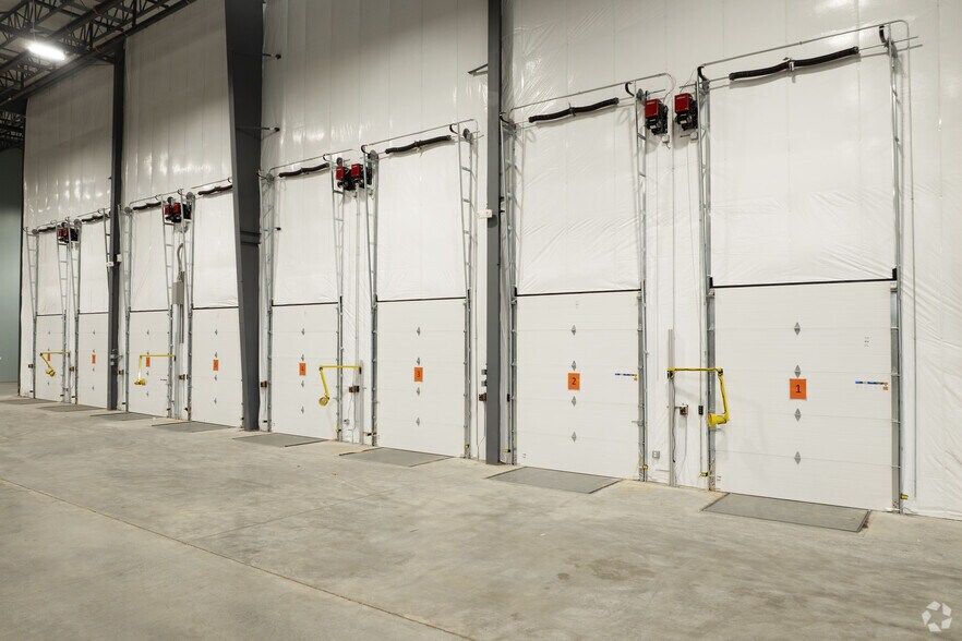 More Photos Of 42 Corporate Circle, Albany Manufacturing For Lease