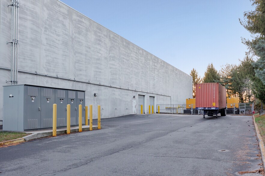 More Photos Of 225 Phillips Blvd, Ewing Flex For Sale