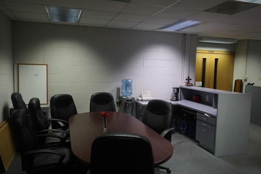 More Photos Of 819-901 N O'Connor Rd, Irving Office For Sale