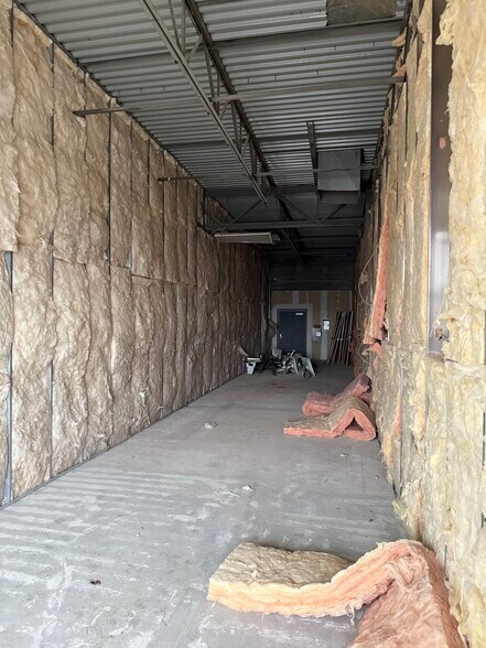 More Photos Of 5790-5832 Highland Rd, Waterford Storefront Retail Office For Lease