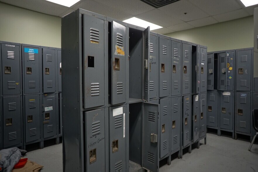More Photos Of 850 Industrial Rd, Madisonville Manufacturing For Lease