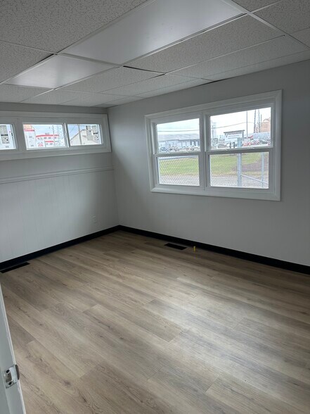 More Photos Of 4911 Industrial Rd, Fort Wayne Warehouse For Lease