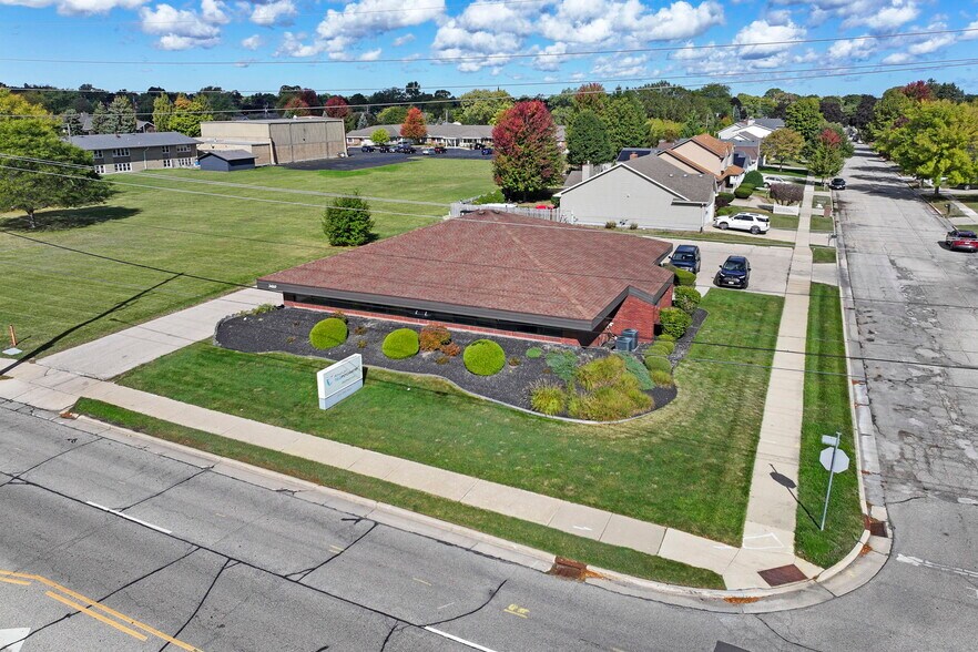More Photos Of 3410 80th St, Kenosha Office For Sale