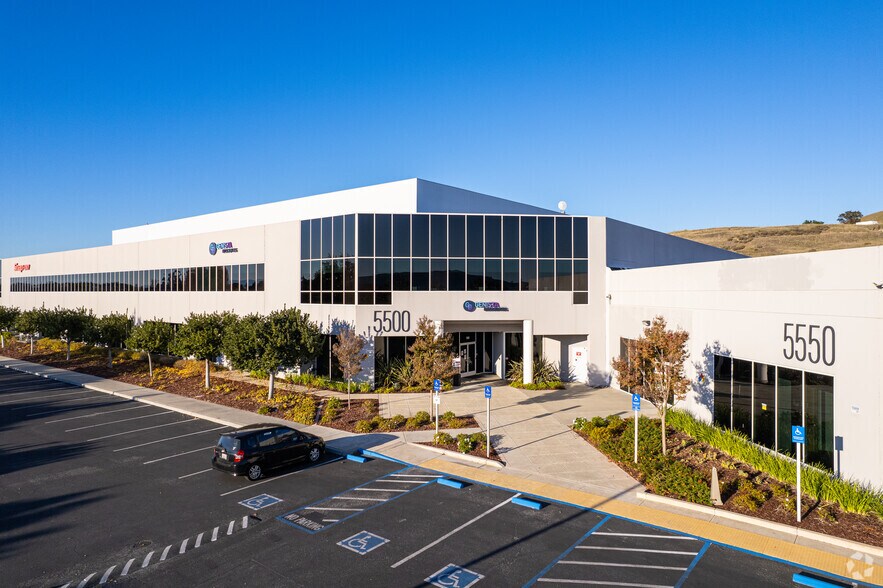 More Photos Of 5500-5550 Hellyer Ave, San Jose Research And Development For Lease