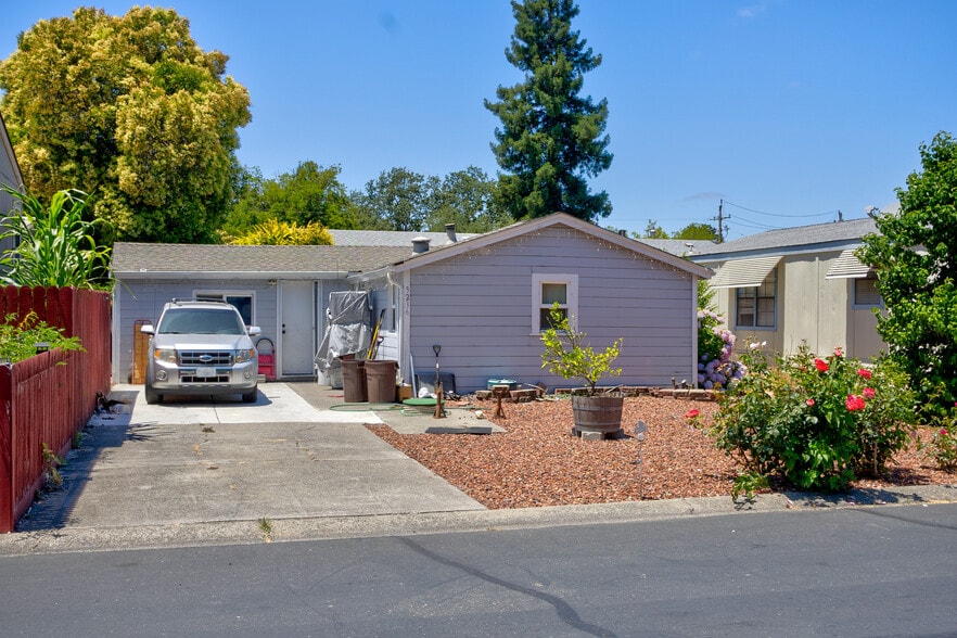 More Photos Of 5250 Whispering Creek Dr, Santa Rosa Manufactured Housing Mobile Home Park For Sale