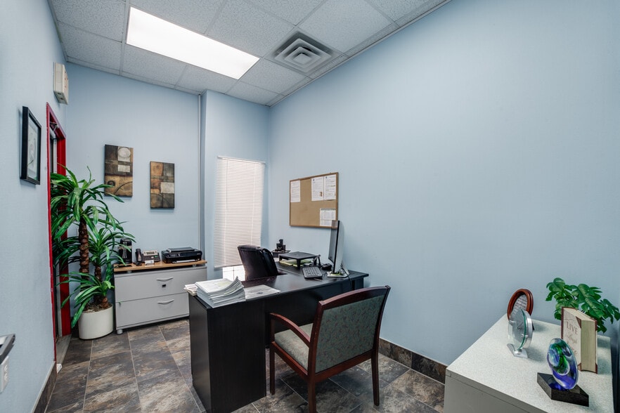 More Photos Of 10835 Gulfdale St, San Antonio Light Distribution For Sale