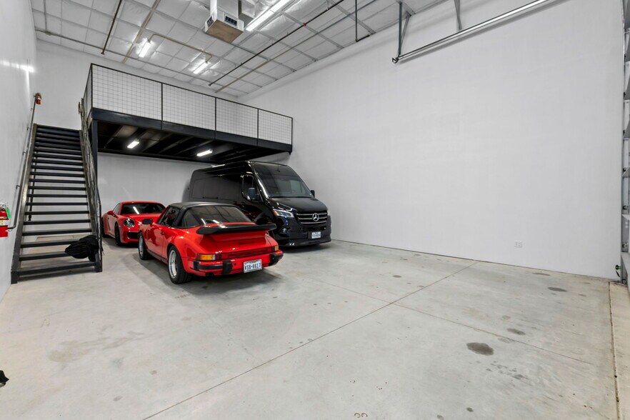 More Photos Of 7231 Stonewall Bnd, San Antonio Self Storage For Sale