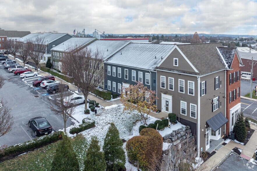 More Photos Of 104 Merchant Ave, Mount Joy Apartments For Lease