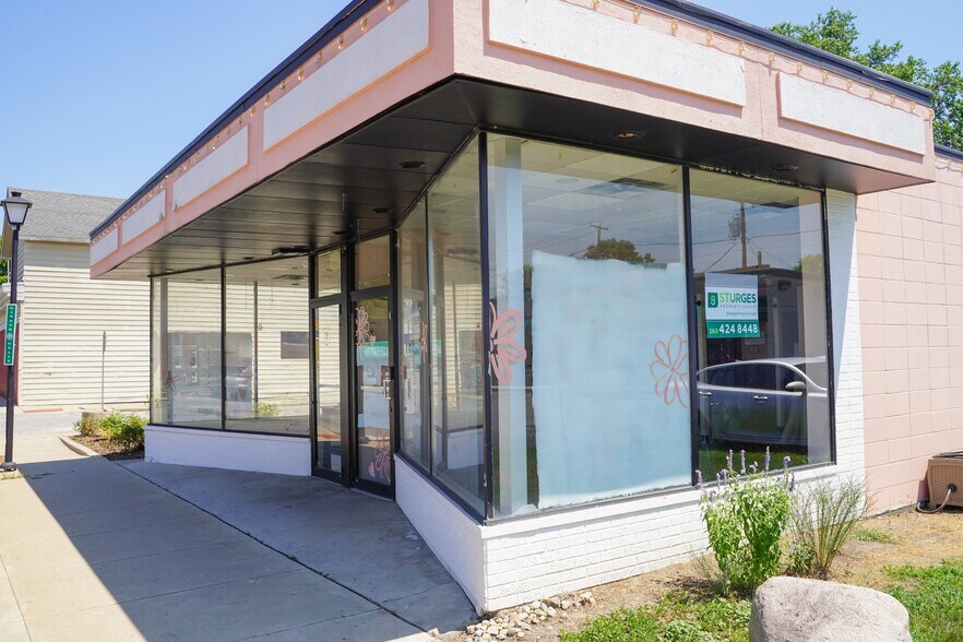 More Photos Of 1530 Wells St, Fort Wayne Storefront For Lease